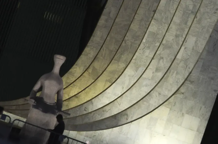  STF publica edital de notificação a Eduardo Bolsonaro sobre denúncia da PGR