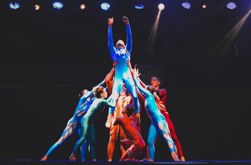  João Pessoa encanta Noronha: Companhia de Dança leva espetáculo para festival internacional à beira-mar