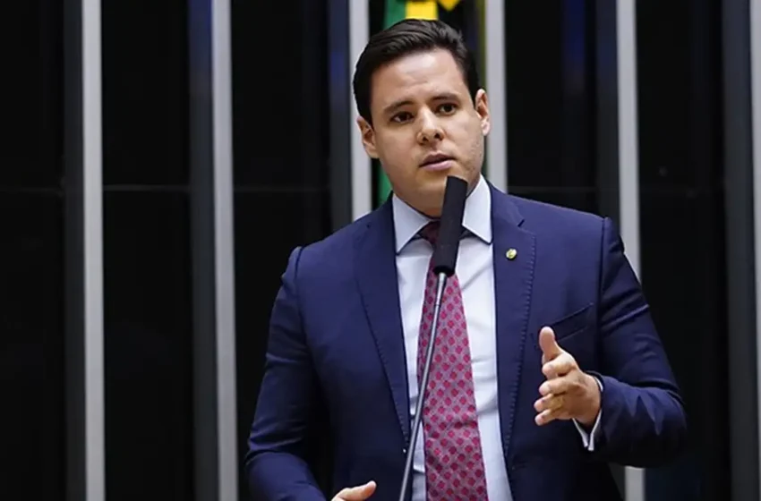 Moraes autoriza visita de deputado relator da anistia a Jair Bolsonaro em prisão domiciliar
