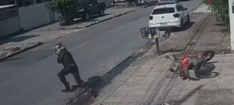  Motociclista sobrevive a ataque a tiros, mas passageiro é executado no bairro dos Bancários em João Pessoa