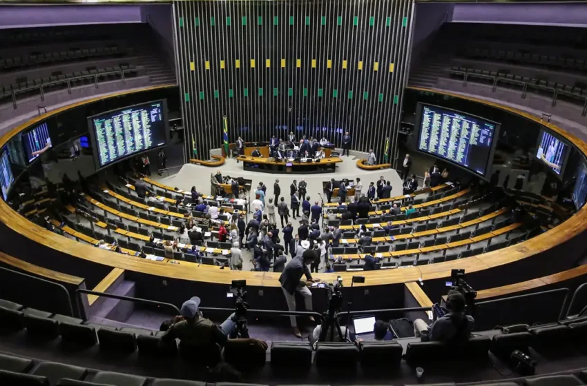 Delegados da Polícia Federal alertam para riscos de impunidade com PEC da Blindagem