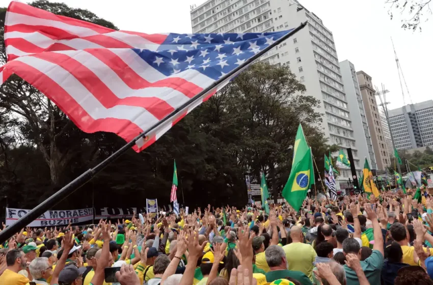  NYT aponta bandeira dos EUA como “novo símbolo” da direita brasileira em atos de 7 de Setembro