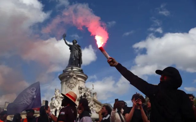  França em fúria: posse de novo premiê é marcada por protestos em massa