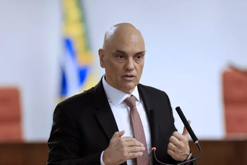  Alexandre de Moraes vai ao Rio após operação com 121 mortos; secretário de segurança diz não ter “nada a esconder”