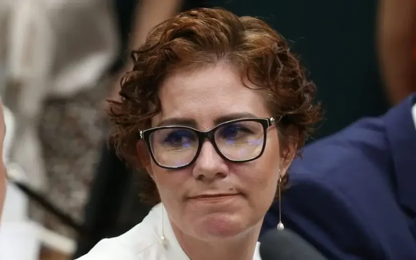  Ministério Público italiano apoia extradição de Carla Zambelli, e deputada fica mais perto de retornar ao Brasil para cumprir condenação