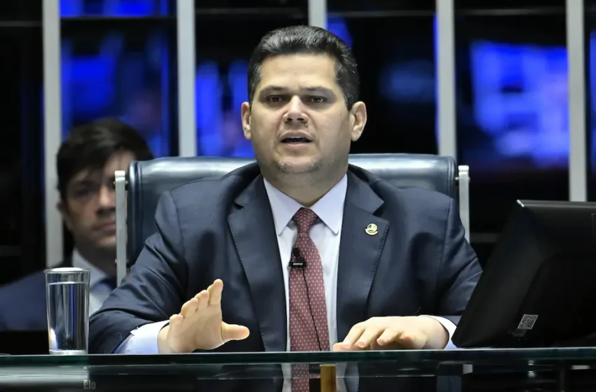  Senador Davi Alcolumbre recebe título de Cidadão Paraibano por João Azevedo
