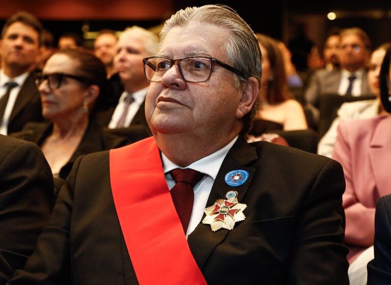  Em noite de homenagens, João Azevêdo recebe Medalha Grã-Cruz e destaca parceria com a Justiça do Trabalho