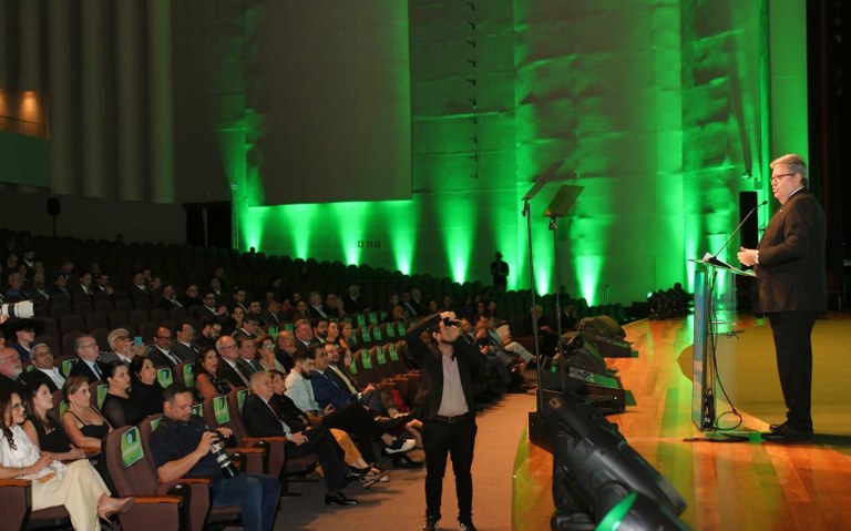 Governador João Azevêdo prestigia evento da Unimed e destaca investimentos no sistema de saúde da Paraíba