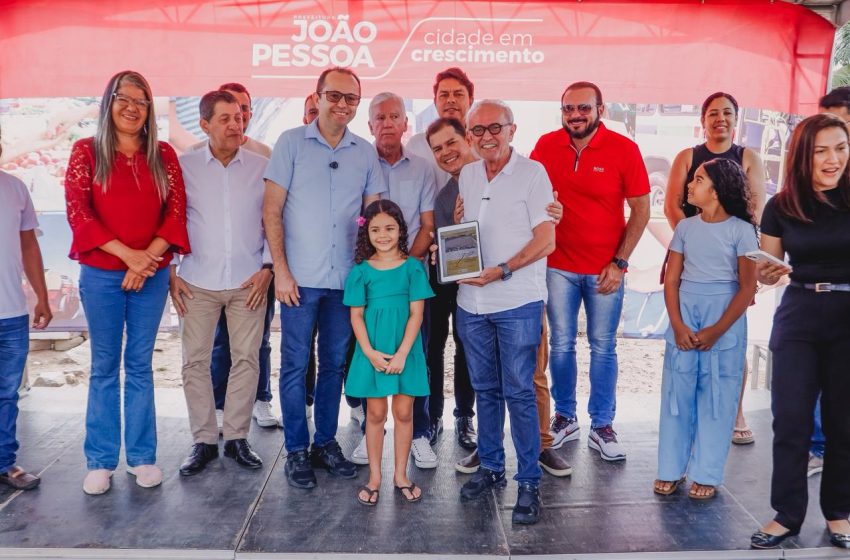  Cícero Lucena aprova pavimentação de 12 ruas e anuncia nova praça e passarela no Jardim Veneza