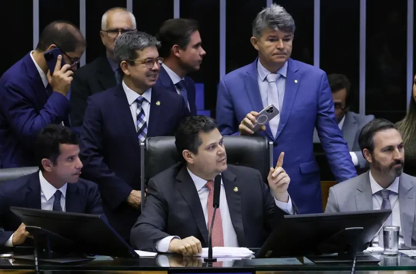  Congresso aprova créditos extras para Seguridade Social, Bolsa Família e amplia cargos no MEC