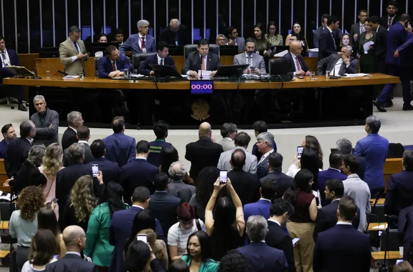  Congresso derruba 56 dos 63 vetos de Lula ao projeto que flexibiliza licenciamento ambiental
