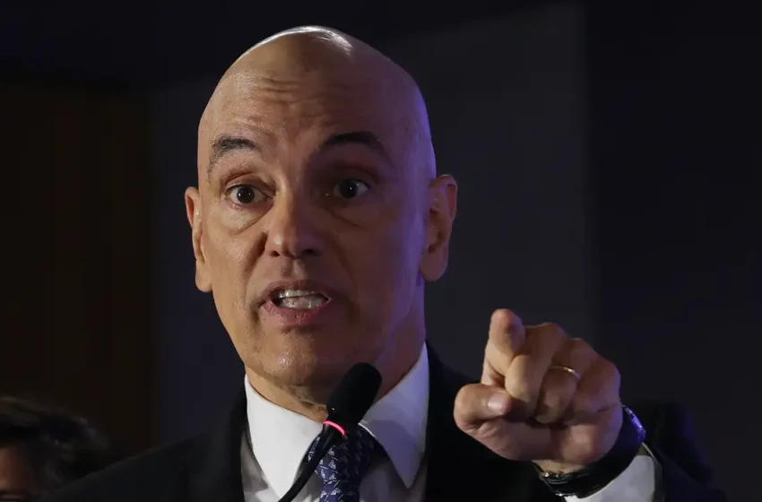  Moraes rejeita pedido de prisão domiciliar humanitária para Bolsonaro e mantém restrições de visitas