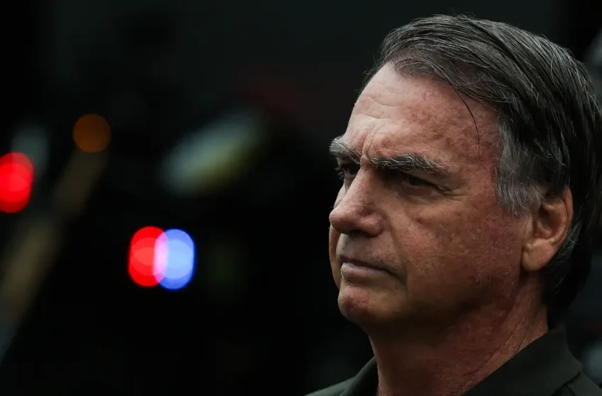  Jair Bolsonaro é preso pela Polícia Federal após decisão do STF
