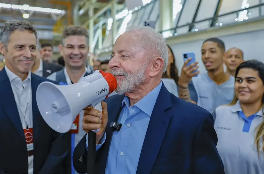  Lula assina decreto que moderniza Programa de Alimentação do Trabalhador