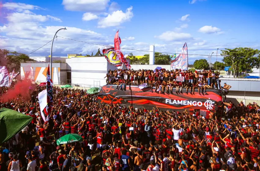  Flamengo segue para Lima sob intensa mobilização da torcida e confusão no Aerofla