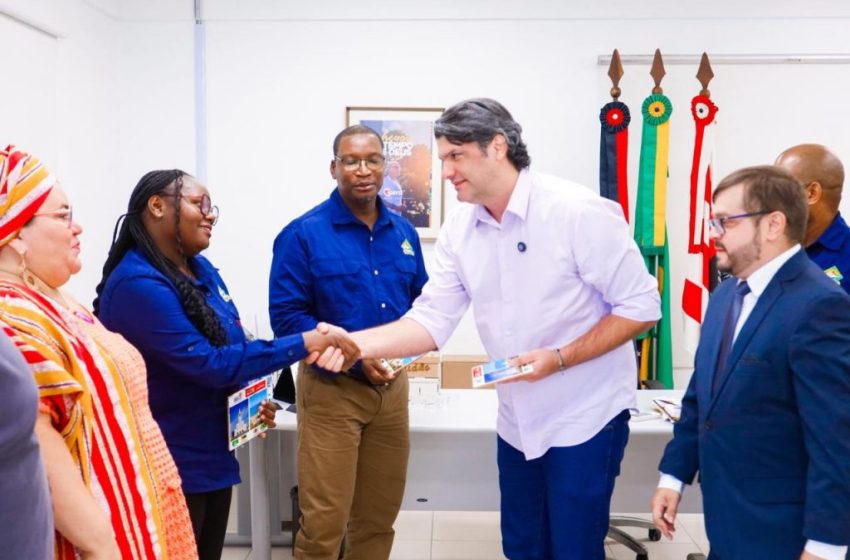  João Pessoa é referência mundial em participação popular e Leo Bezerra recebe comitiva de Moçambique