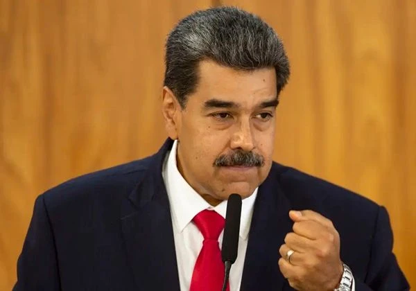  Em gesto inédito, Maduro “entrega” Venezuela a Jesus Cristo enquanto tensão com EUA atinge novo ápice
