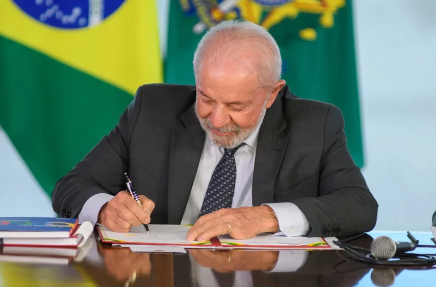  Lula deve sancionar projeto que isenta do IR salários de até R$ 5 mil e aumenta tributos para super-ricos