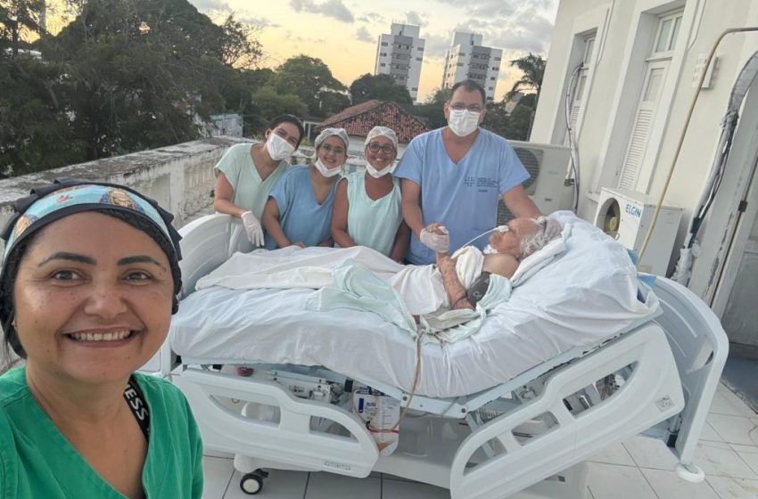  Em projeto de humanização, Hospital Municipal Santa Isabel leva paciente da UTI para tomar banho de sol