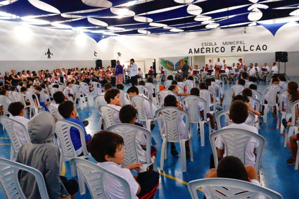  Secretária de Educação de João Pessoa leva música e arte para escolas da rede de ensino