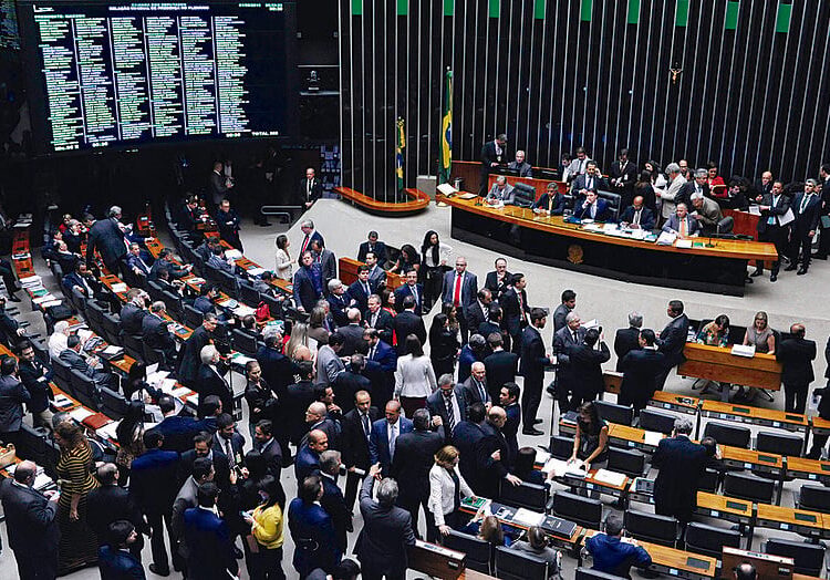  Câmara adia votação do PL Antifacção após impasse sobre limites de atuação da Polícia Federal