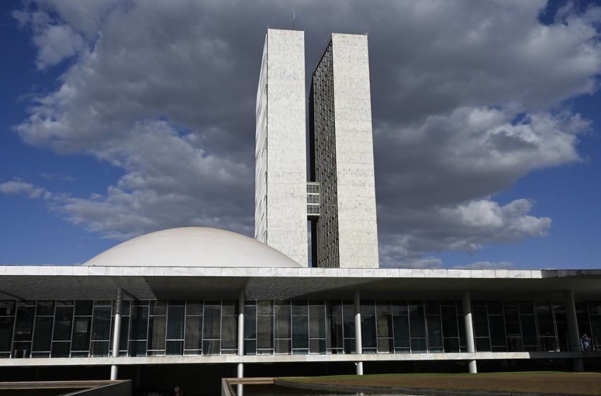  Congresso vota nesta quinta-feira (27) derrubada de vetos à Lei do Licenciamento e ambientalistas alertam para “retrocesso histórico”