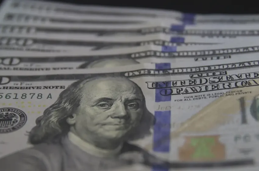  Liquidação extrajudicial do Banco Master tem impacto limitado; Ibovespa cai 0,3% e dólar recua