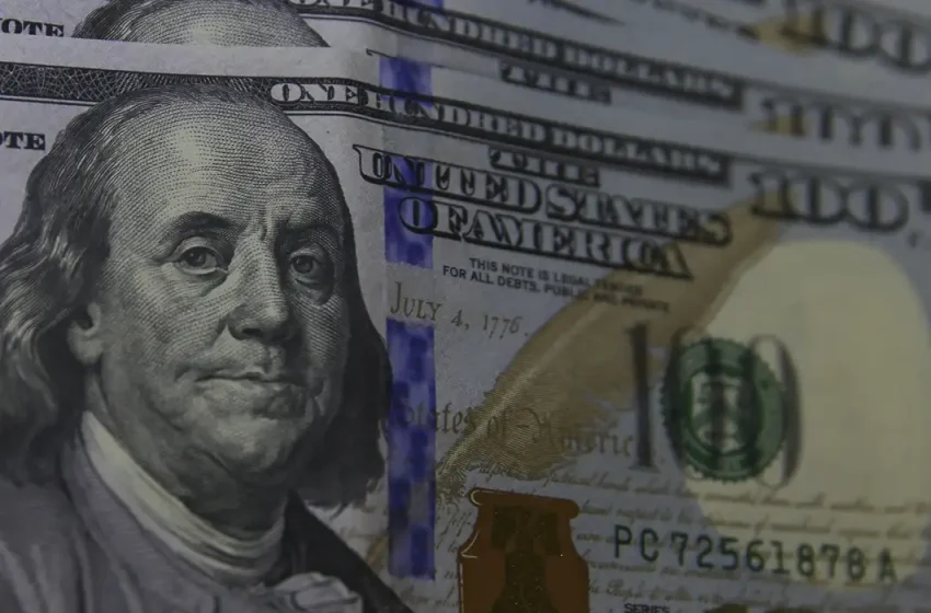  Dólar sobe e volta a superar R$ 5,40; Bolsa cai pela quarta vez seguida em meio a tensões políticas e ajustes externos
