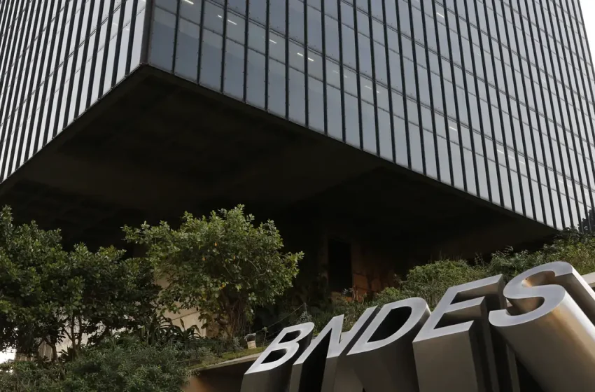  BNDES anuncia R$ 21 bilhões em novos financiamentos internacionais durante a COP30