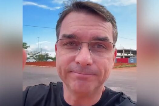  Bolsonaro é preso preventivamente após vigília convocada por Flávio Bolsonaro