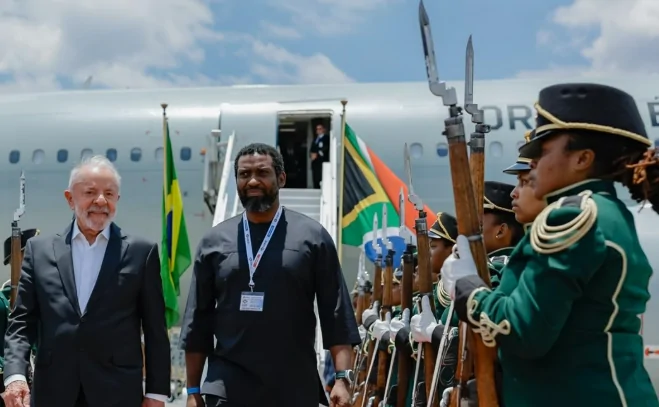  Lula chega à África do Sul para cúpula do G20 e segue para visita a Moçambique