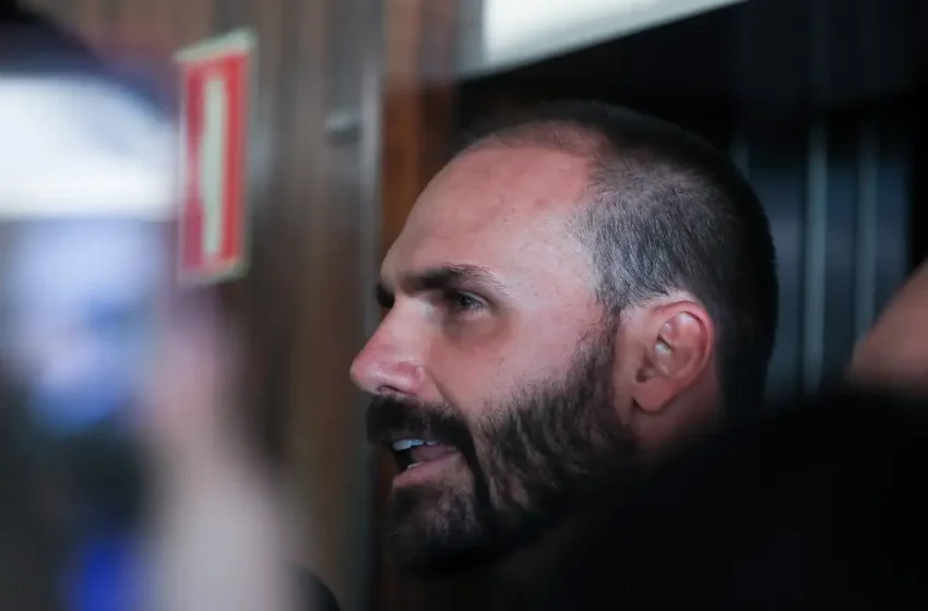  STF torna Eduardo Bolsonaro réu por coação no curso do processo, informa Agência Brasil