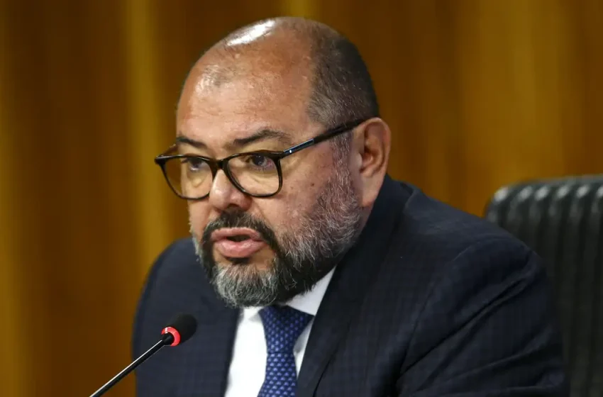  PF aponta ex-ministro como “pilar institucional” de esquema de descontos ilegais em benefícios do INSS, diz Agência Brasil