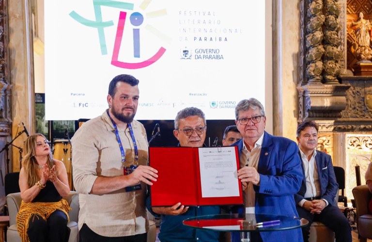  João Azevêdo inaugura FliParaíba e autoriza editais para novas obras e equipamentos de bibliotecas