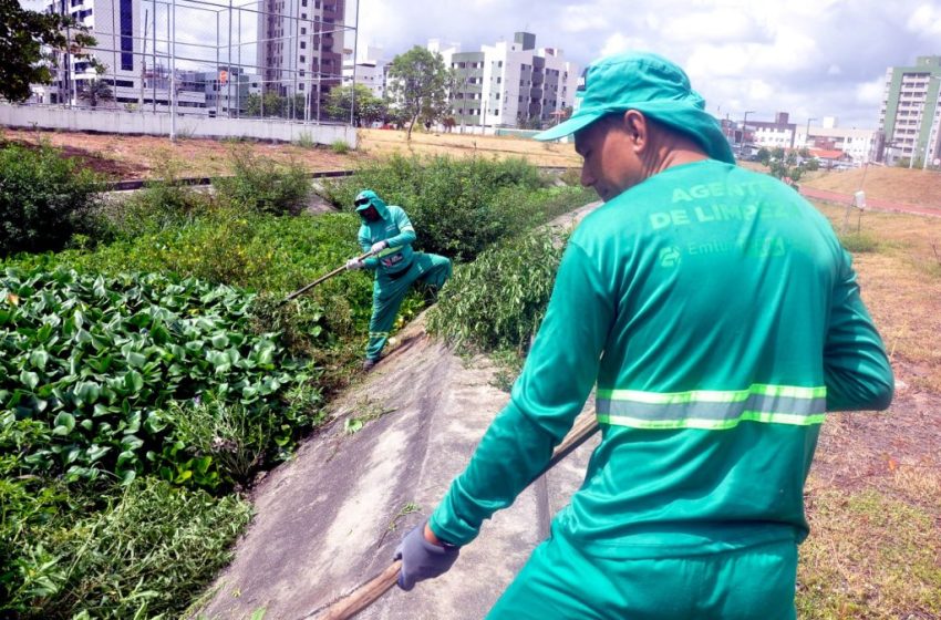  Emlur intensifica limpeza no Canal do Parque Parahyba III e realiza serviços de conservação