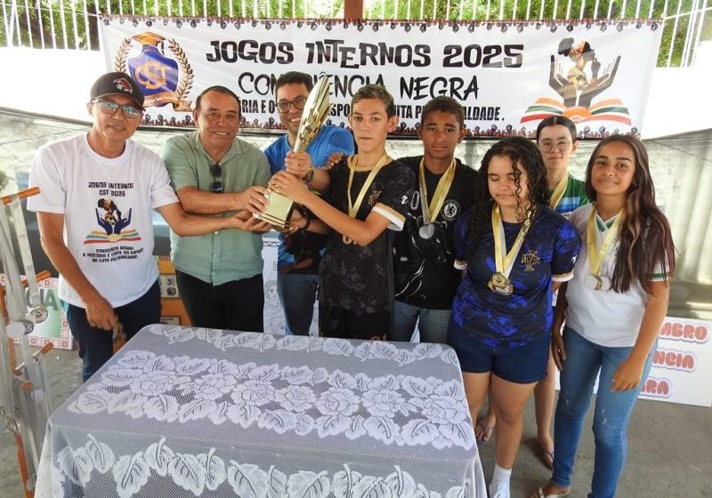  Santa Teresinha premia campeões dos Jogos Internos em solenidade escolar