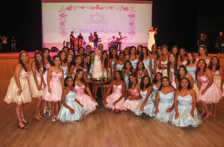  Baile do Projeto Cinderela realiza sonho de 38 adolescentes em Cabedelo