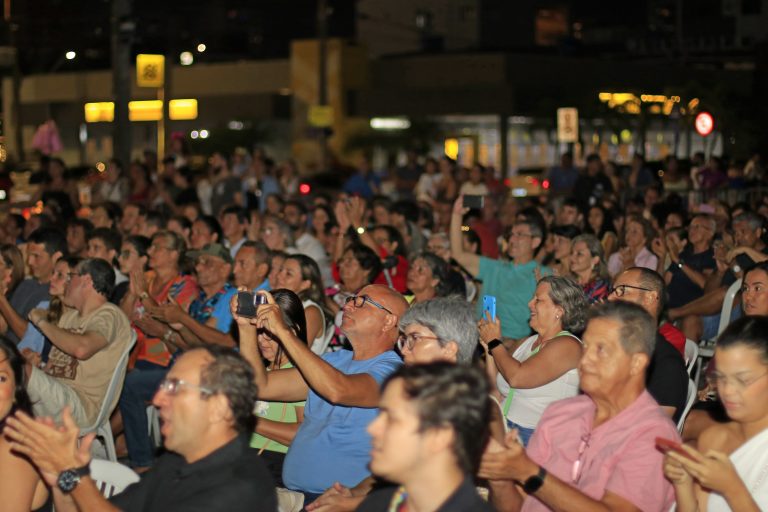  Auto de Natal encanta plateia e transforma Largo da Gameleira em coro coletivo