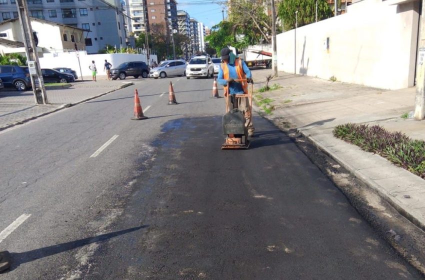  Operação tapa-buraco e serviços de drenagem da Seinfra atendem 24 bairros da Capital nesta terça-feira (16)