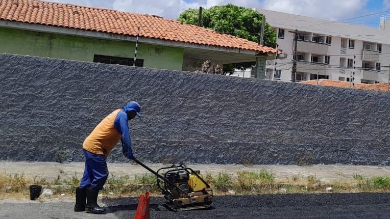  Operação tapa-buraco atende 20 bairros da Capital nesta quinta-feira (18)