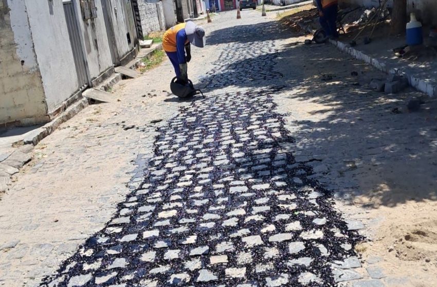  Seinfra intensifica serviços de tapa-buraco em 20 bairros de João Pessoa nesta quinta-feira (11)