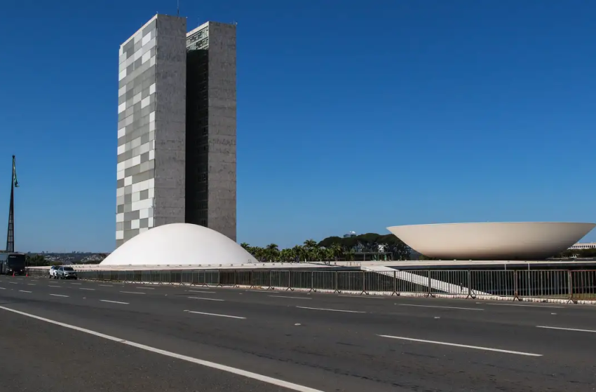  Bancadas do PT, PSB, PCdoB e PSOL recorrem ao STF contra tramitação acelerada de projeto que reduz penas de envolvidos no 8 de janeiro