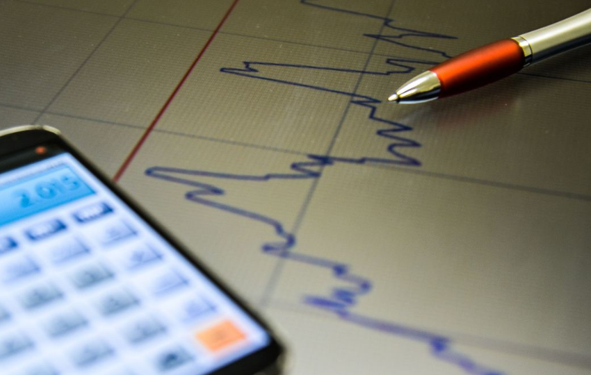  Atividade econômica brasileira recua em outubro; Selic se mantém em 15% ao ano