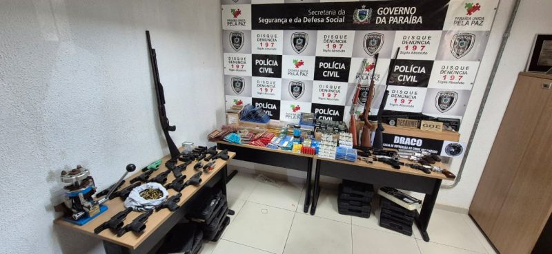  Clube de tiro é alvo de operação da Polícia Civil em João Pessoa; uma pessoa é presa