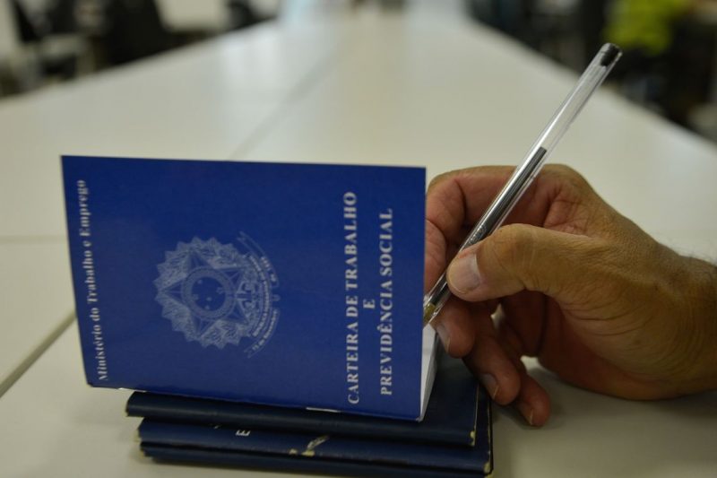  CCJ aprova jornada de 36h semanais e fim da escala 6×1
