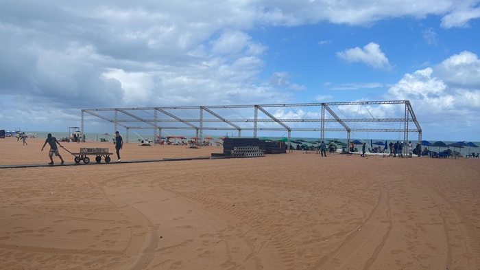 Prefeitura inicia montagem para show de Frei de Gilson em João Pessoa