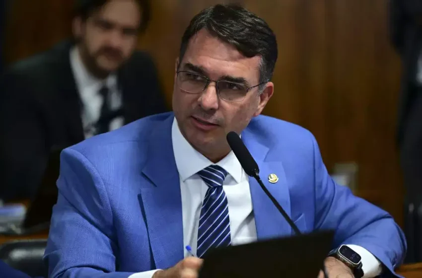  Flávio Bolsonaro busca aproximação com mercado e se apresenta como opção “moderada” para 2026