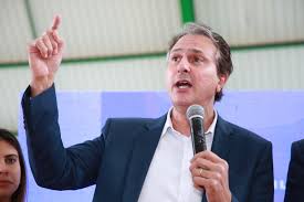 Ministro da Educação Camilo Santana cumpre agenda na Paraíba com inaugurações e entregas a professores