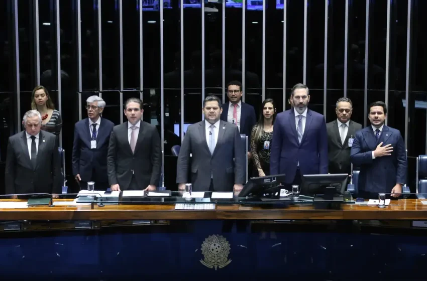  Congresso dá aval ao Orçamento de 2026 e fixa mínimo em R$ 1.621