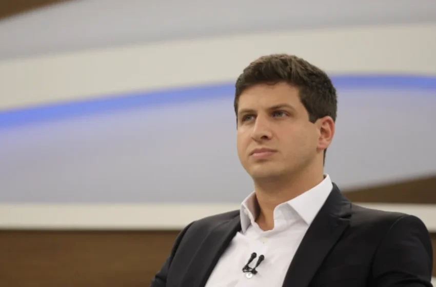  Após polêmica, João Campos nomeia paraibano para vaga de procurador no Recife